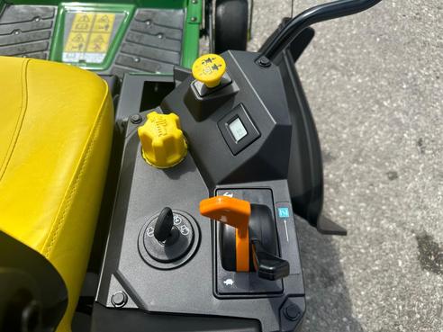 John Deere Z-Trac Z 320R 6822339908269608744611 © GM Bilder