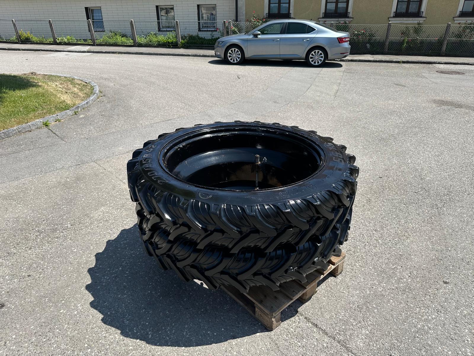Taurus Zwillingsräder 270/95R42 68404435849836422 © GM Bilder