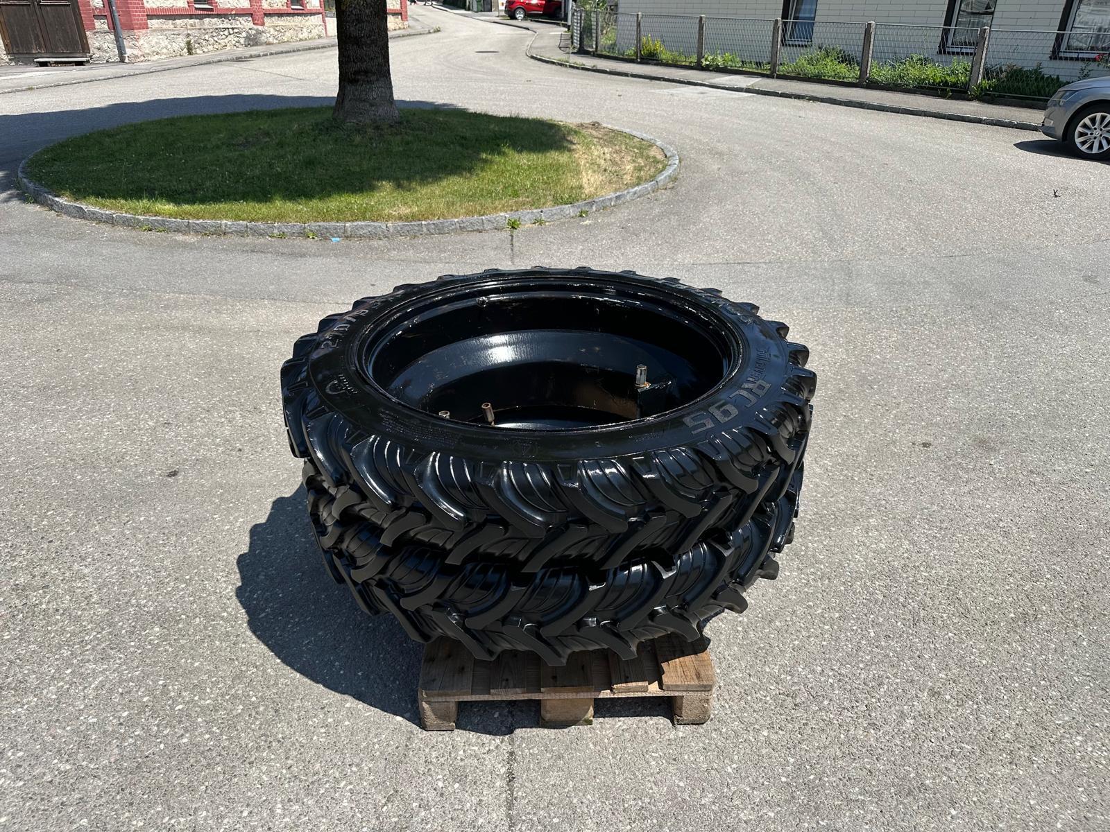Taurus Zwillingsräder 270/95R42 68404435849836424 © GM Bilder