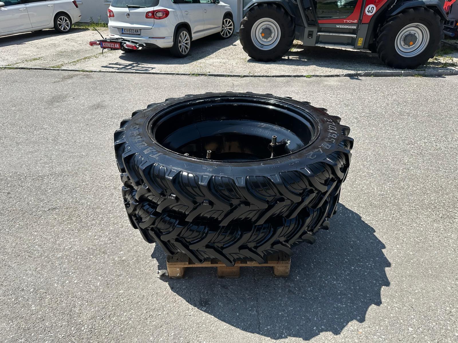Taurus Zwillingsräder 270/95R42 68404435849836426 © GM Bilder