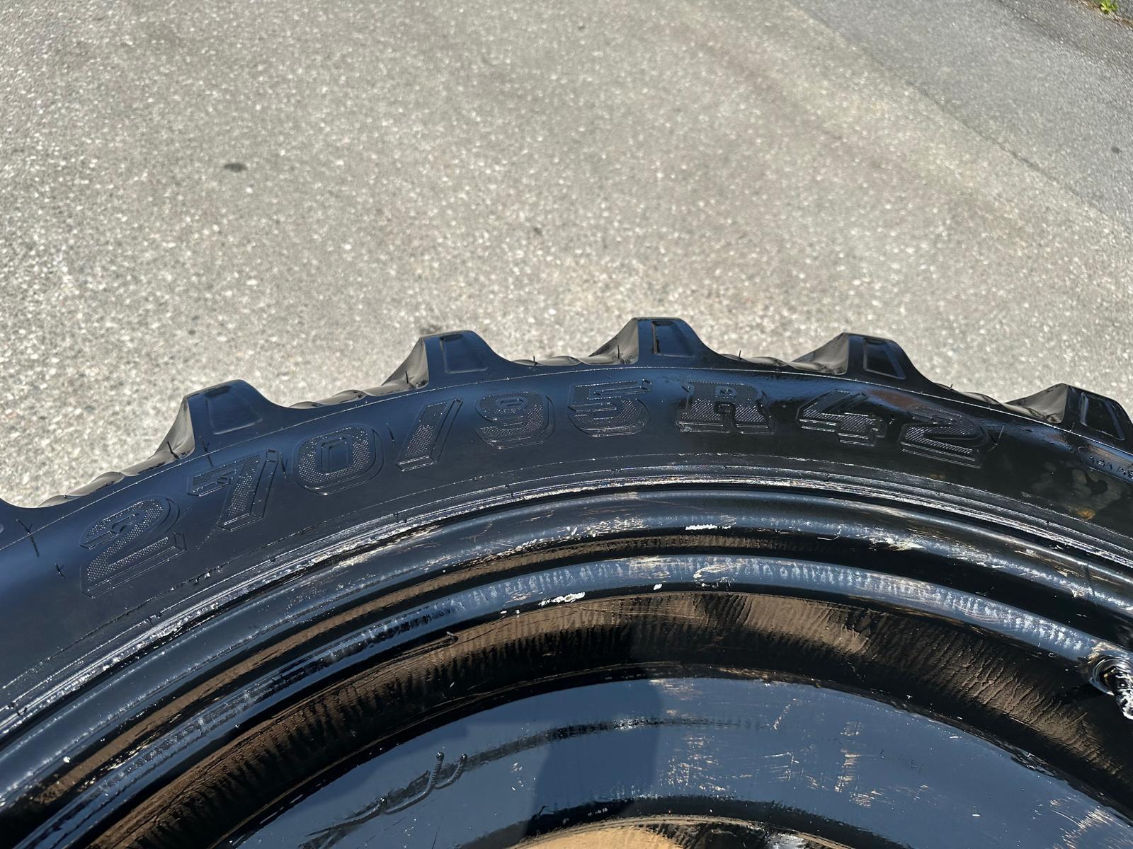 Taurus Zwillingsräder 270/95R42 68404435849836429 © GM Bilder