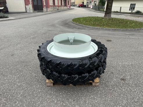 Taurus Zwillingsräder 270/95R44 6840988025320 © GM Bilder