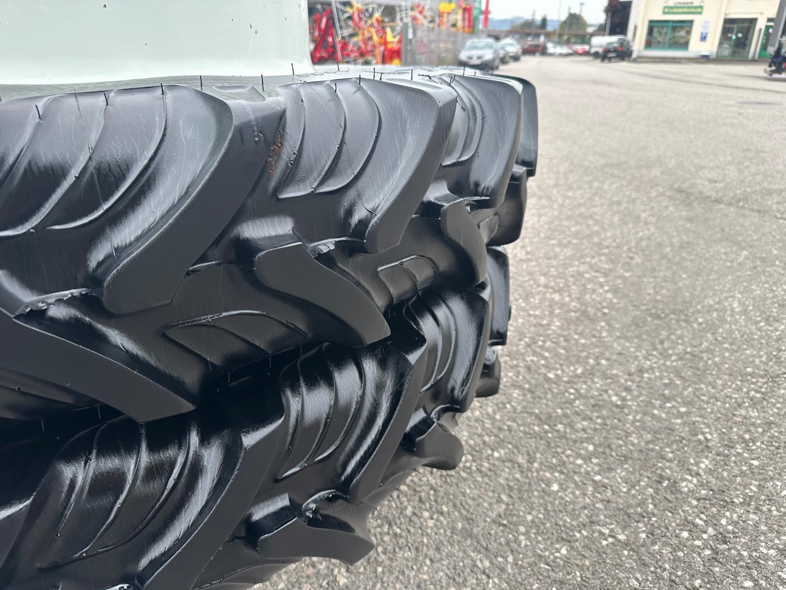 Taurus Zwillingsräder 270/95R44 6840988025321 © GM Bilder