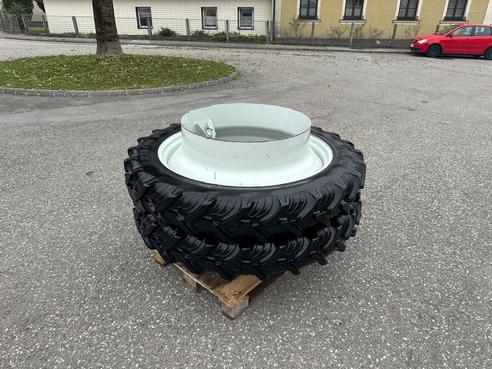 Taurus Zwillingsräder 270/95R44 6840988025323 © GM Bilder