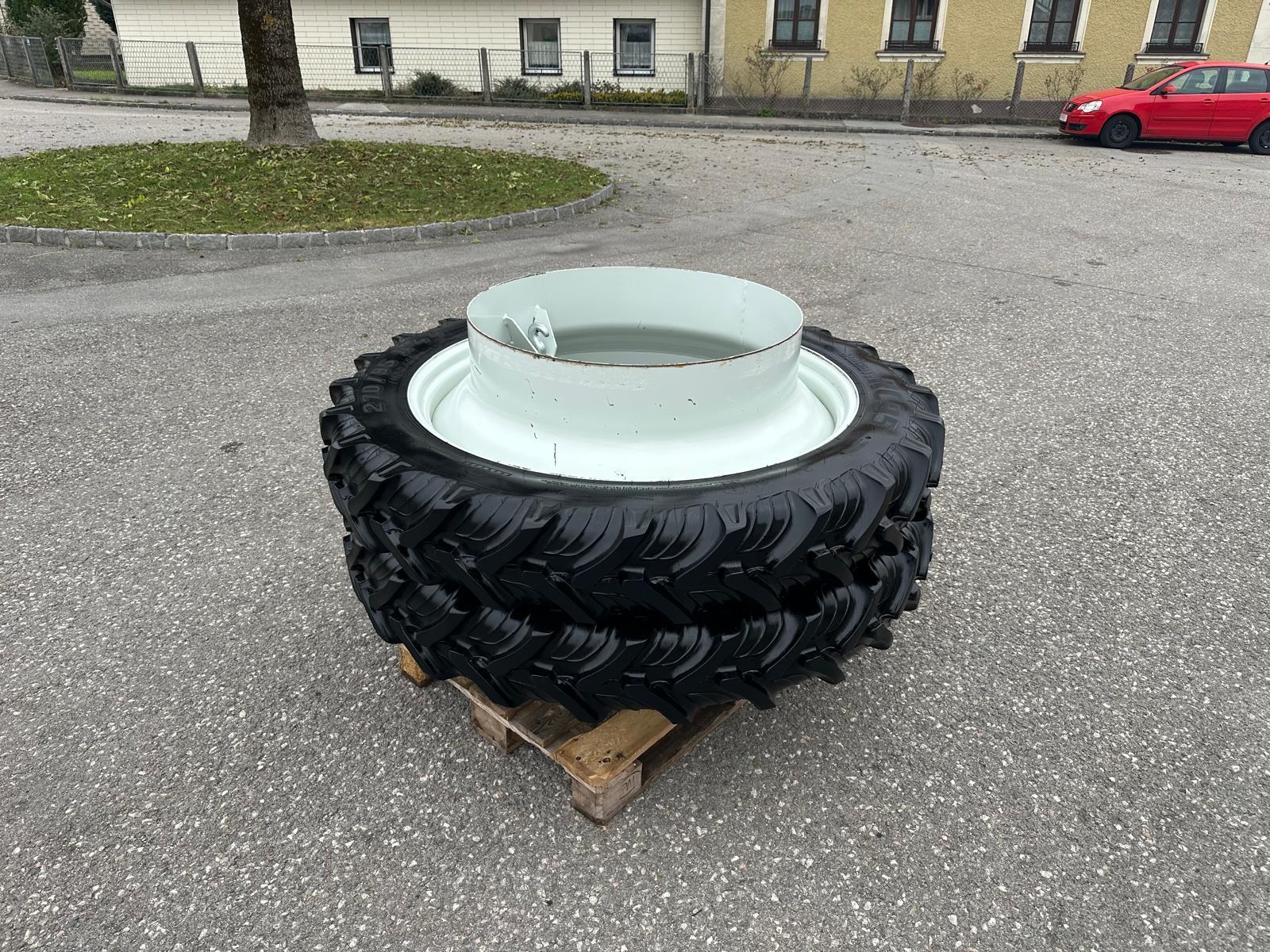 Taurus Zwillingsräder 270/95R44 6840988025323 © GM Bilder