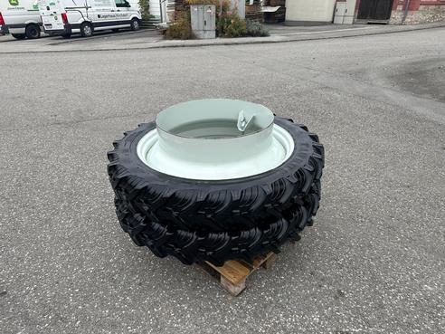 Taurus Zwillingsräder 270/95R44 6840988025325 © GM Bilder