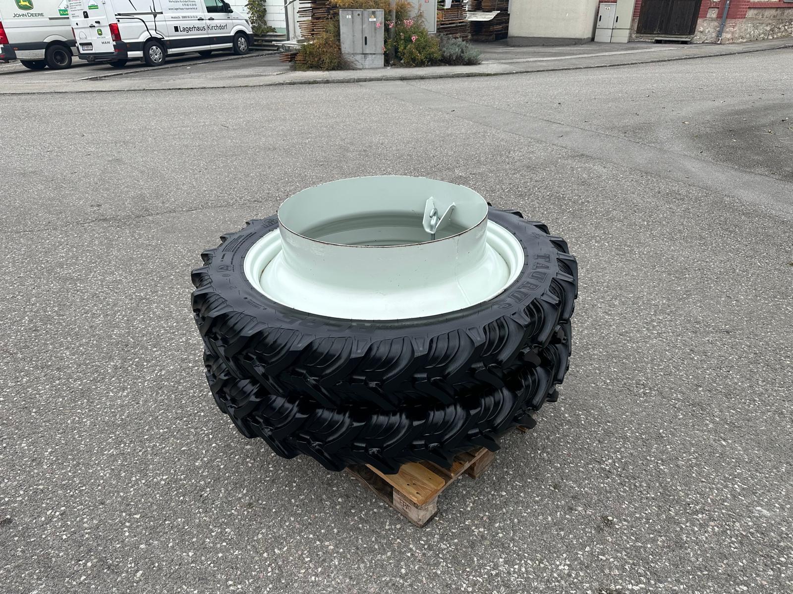 Taurus Zwillingsräder 270/95R44 6840988025325 © GM Bilder