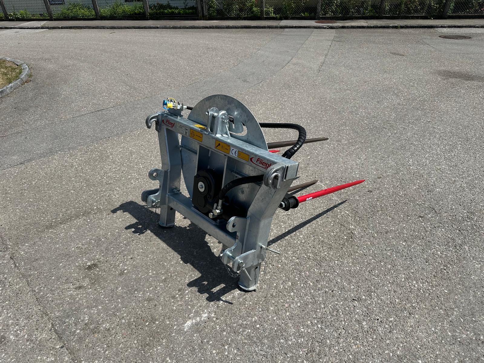 Fliegl Rundballenabwickler / Ballenabroller 6851573506489479122 © GM Bilder
