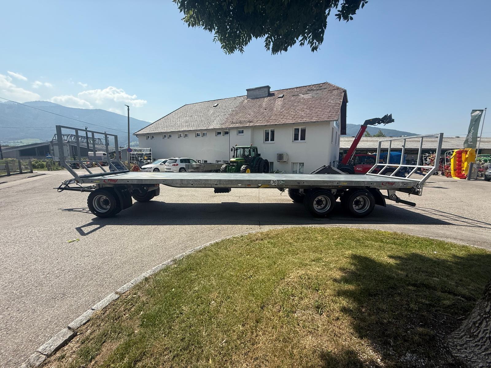 Fliegl DPW 210 Ballentransporter  68908822566529057 © GM Bilder