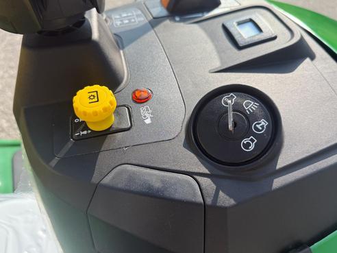 John Deere X147R 68930254286978210 © GM Bilder