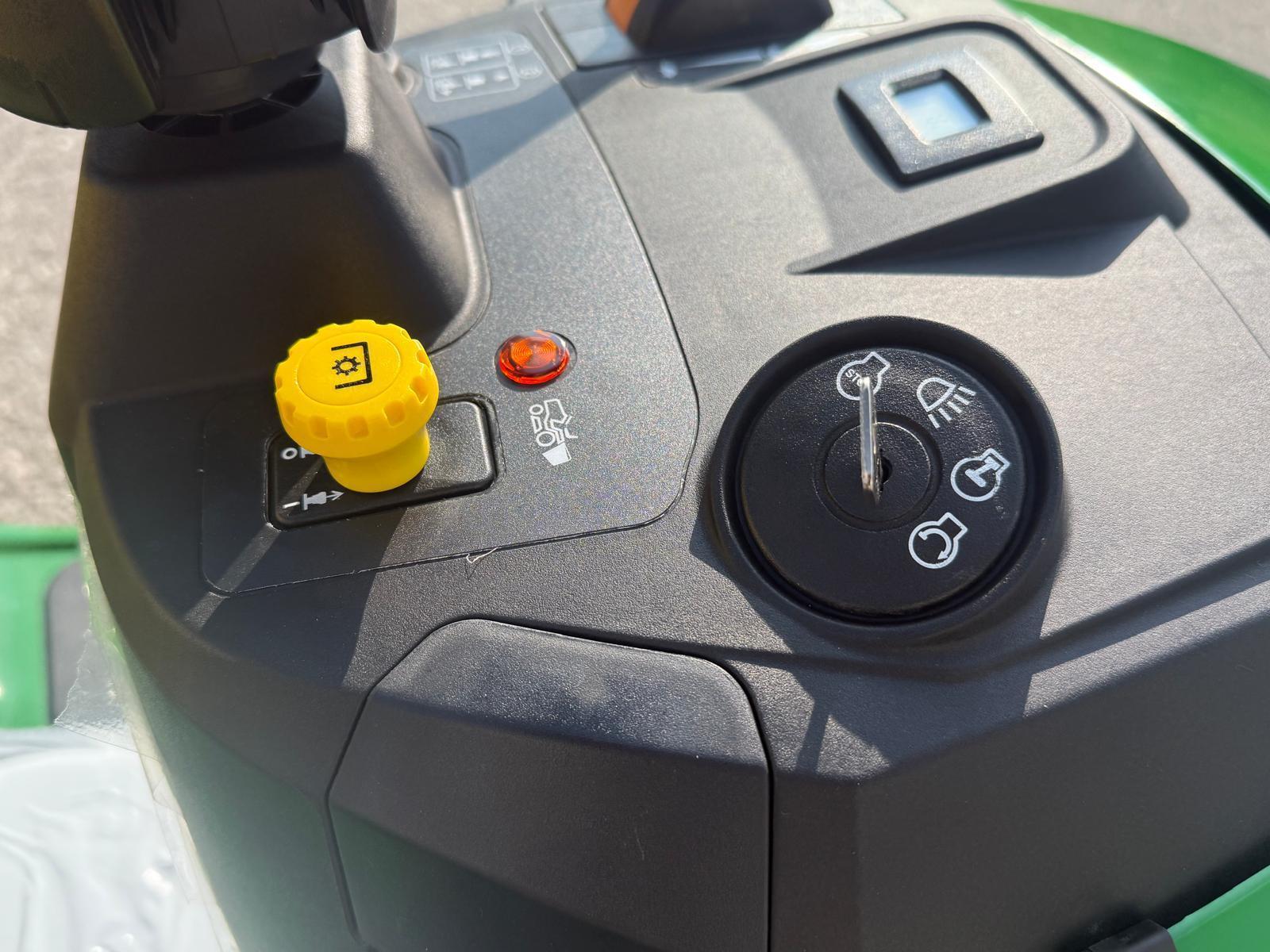 John Deere X147R 68930254286978210 © GM Bilder