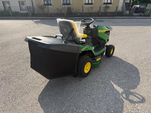 John Deere X147R 6893025428697822 © GM Bilder