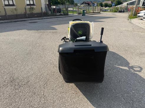 John Deere X147R 6893025428697826 © GM Bilder