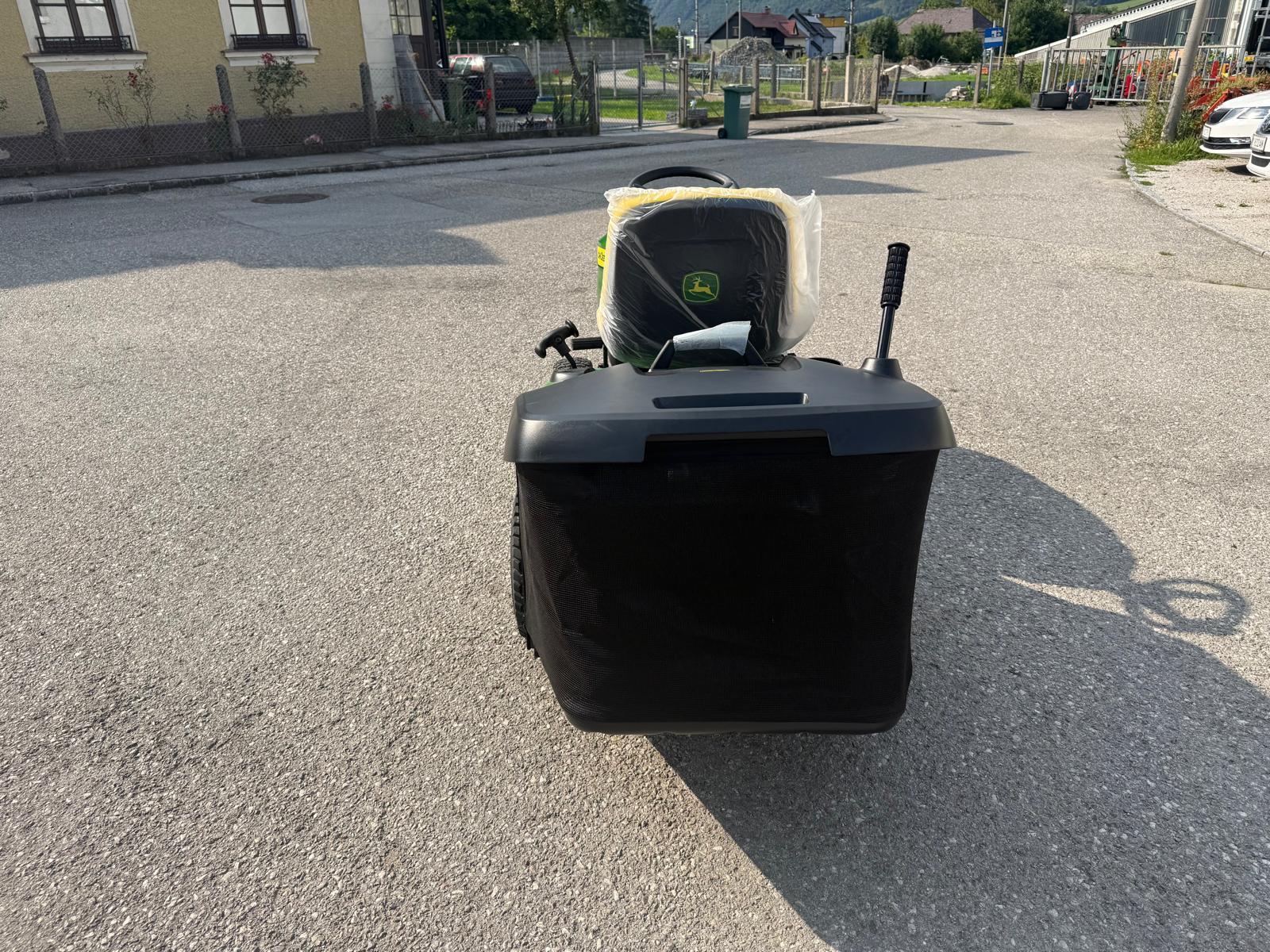 John Deere X147R 6893025428697826 © GM Bilder