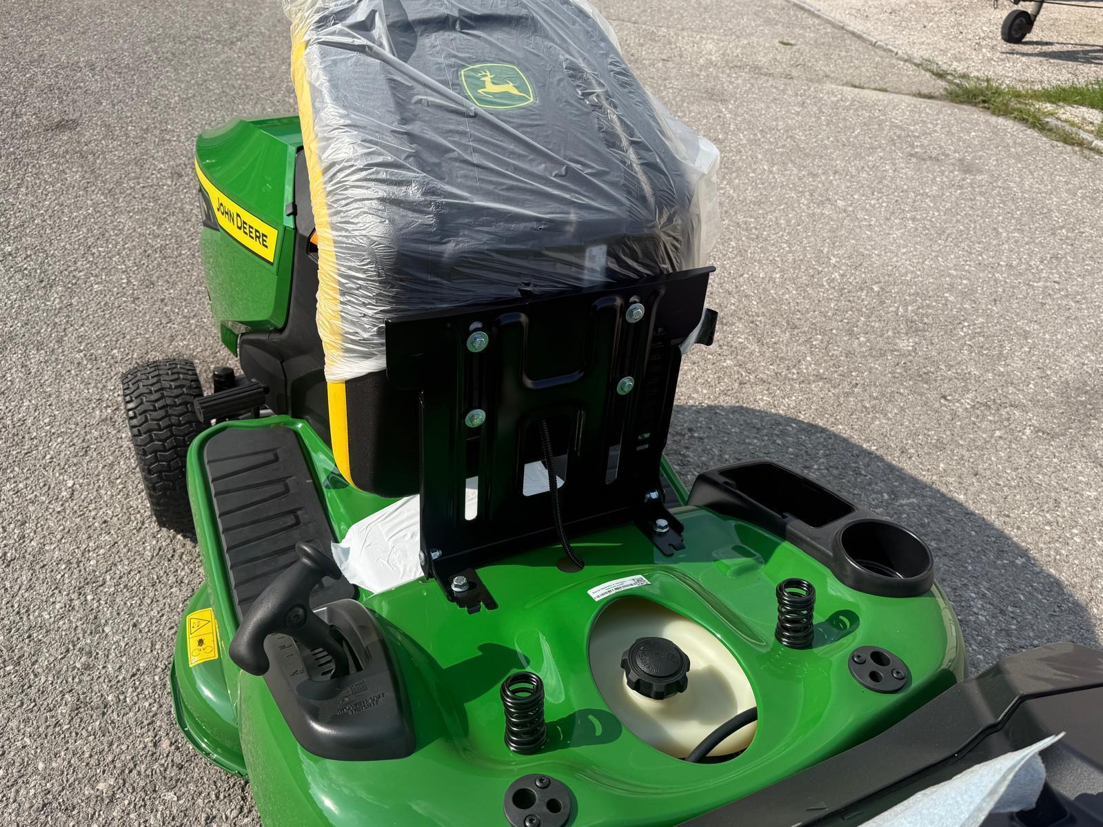 John Deere X147R 6893025428697828 © GM Bilder