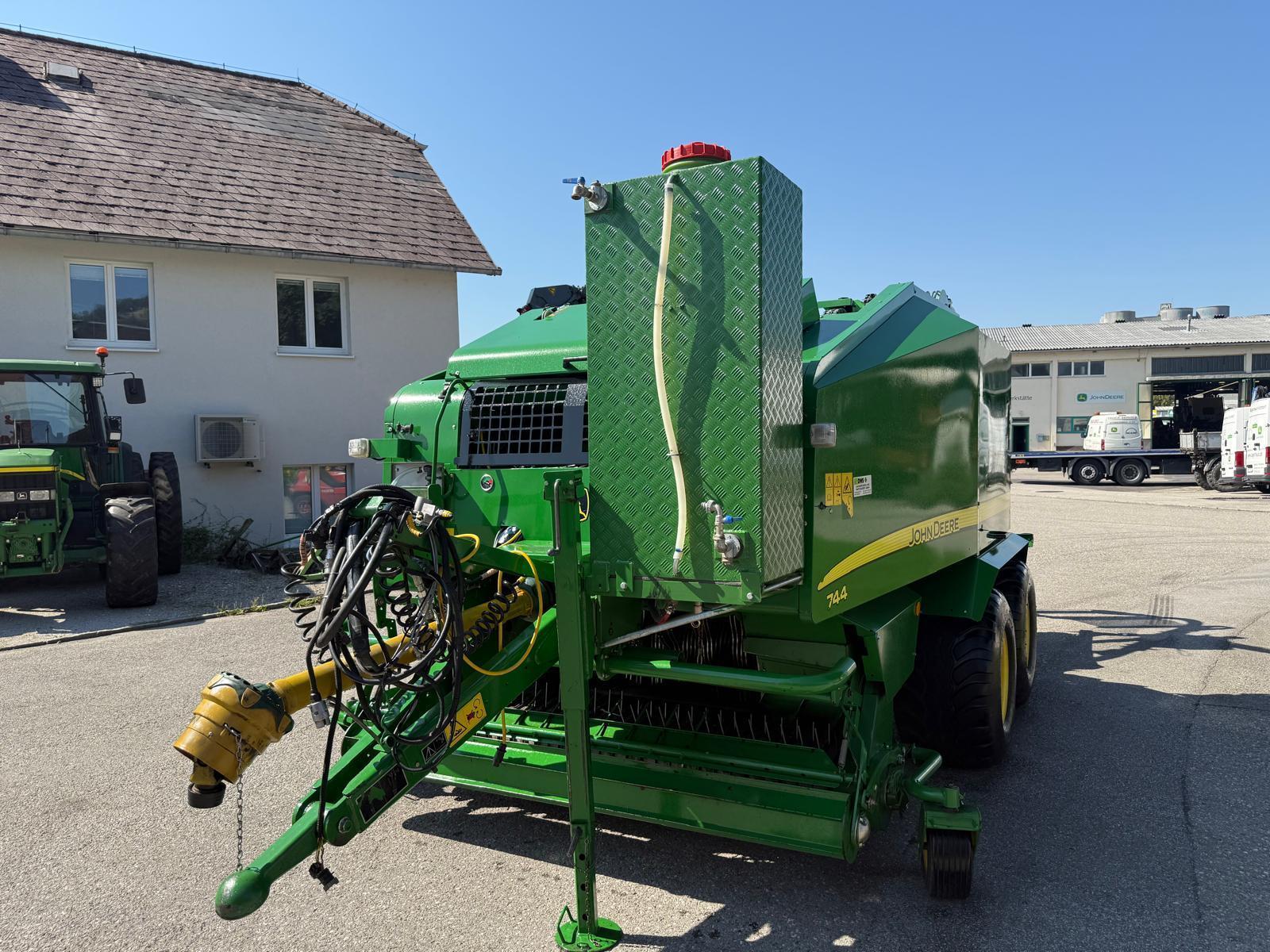 John Deere 744 689523538811577958521 © GM Bilder