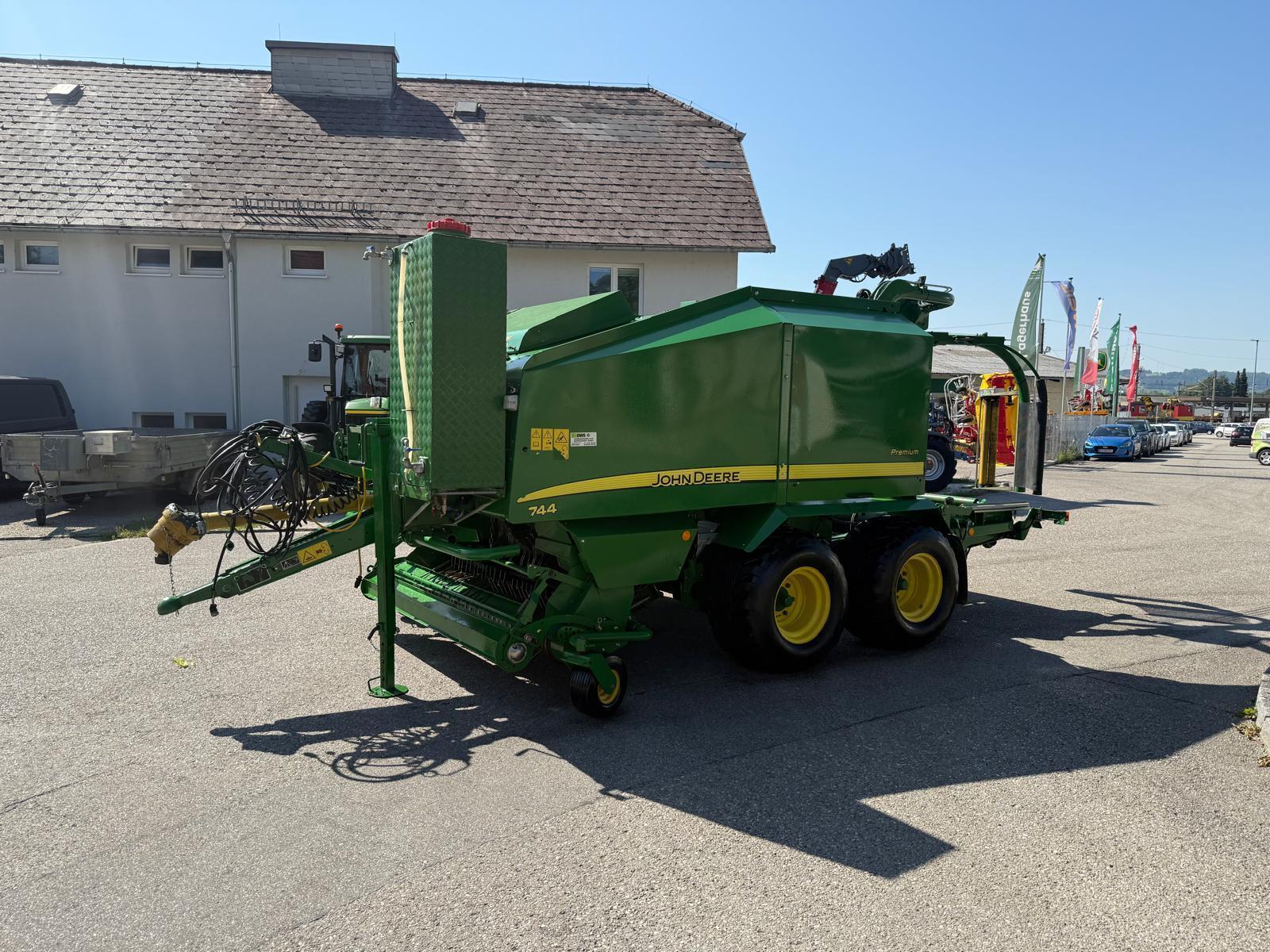 John Deere 744 6895235388115779585210 © GM Bilder