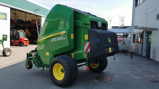 John Deere V 451 M HC25 6607158149759870413 © GM Bilder