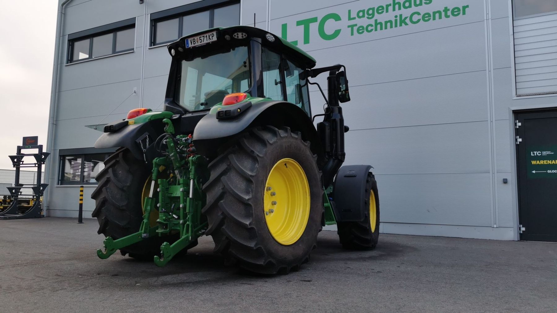John Deere 6100M 6704263891212 © GM Bilder