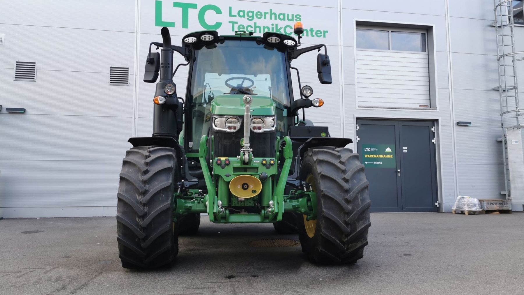 John Deere 6100M 6704263891215 © GM Bilder