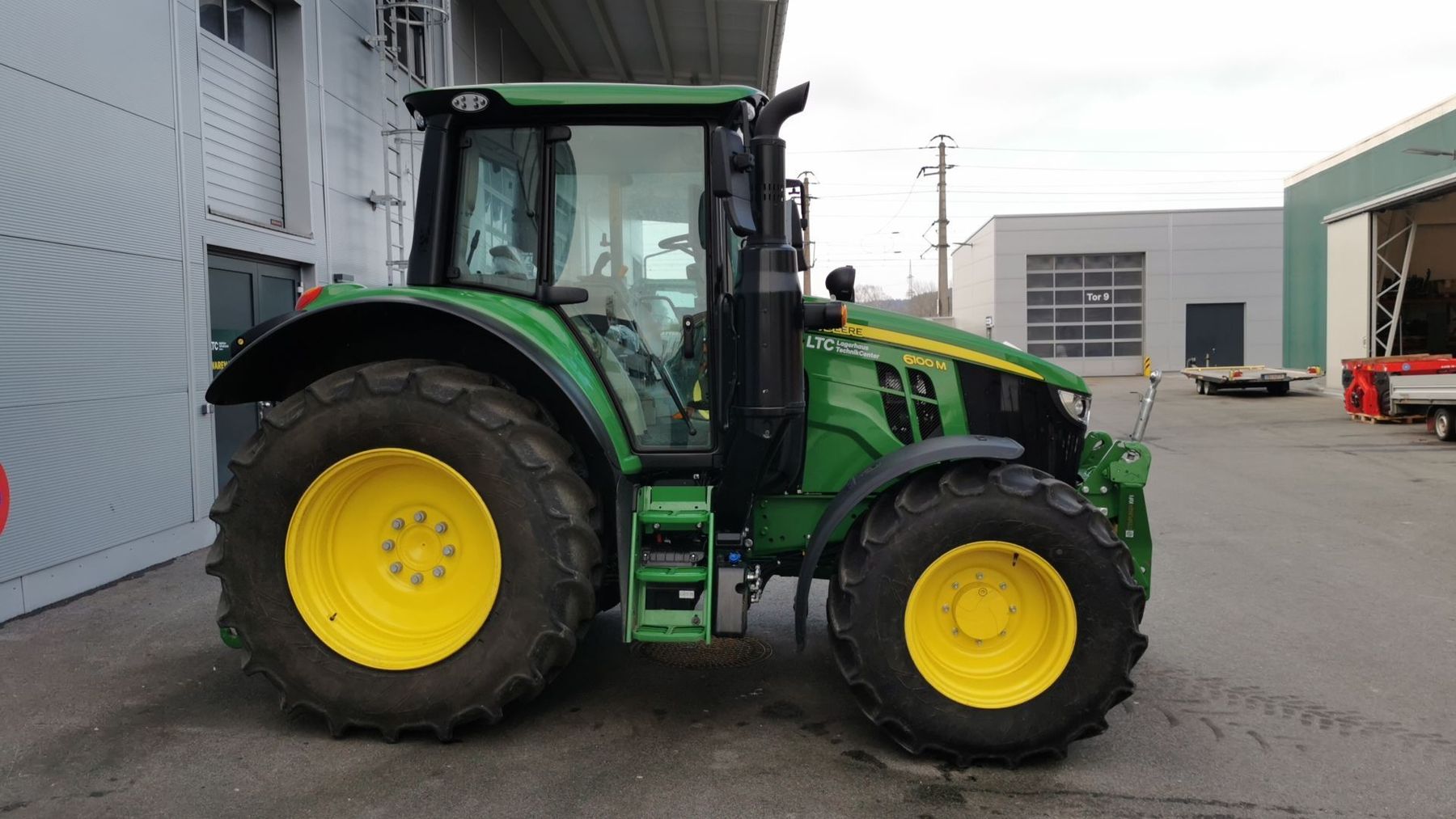 John Deere 6100M 6704263891216 © GM Bilder