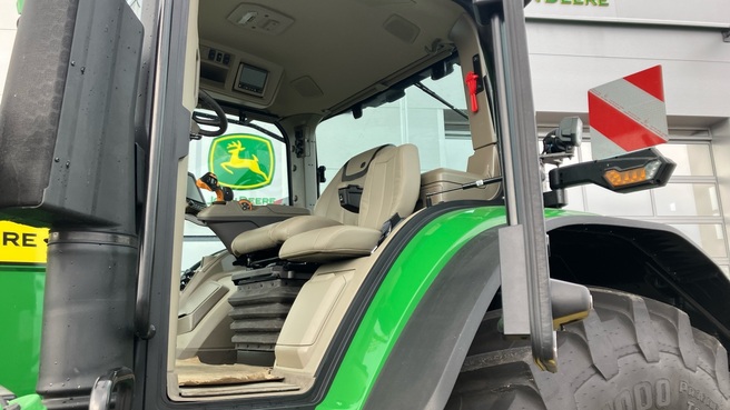 John Deere 7R 330 67403645775244 © GM Bilder