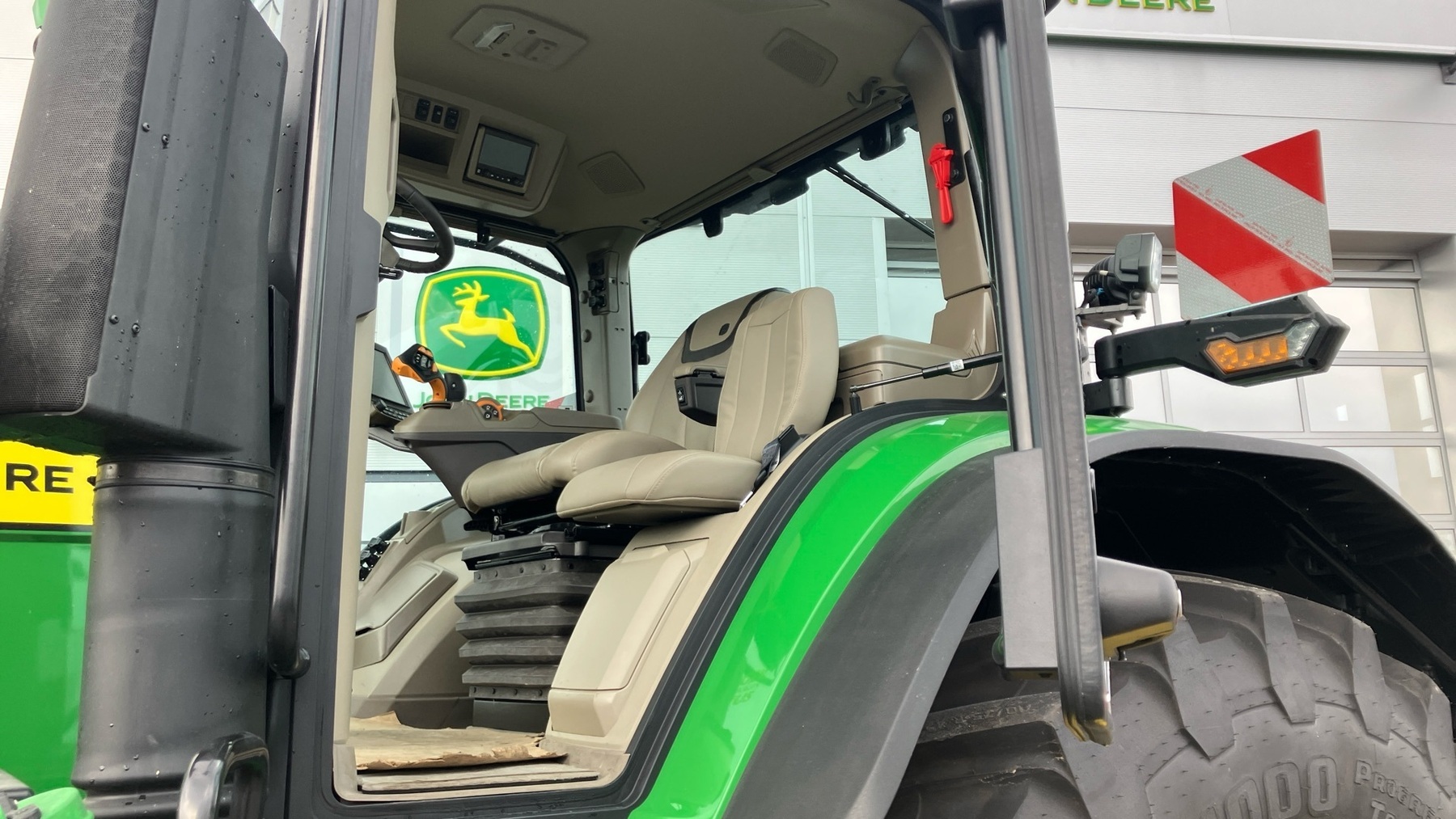 John Deere 7R 330 67403645775244 © GM Bilder