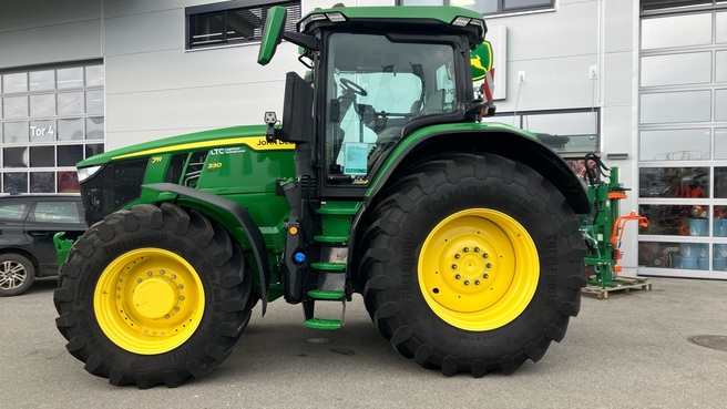 John Deere 7R 330 67403645775248 © GM Bilder