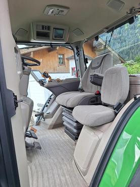 John Deere 7R 330 683792124 © GM Bilder