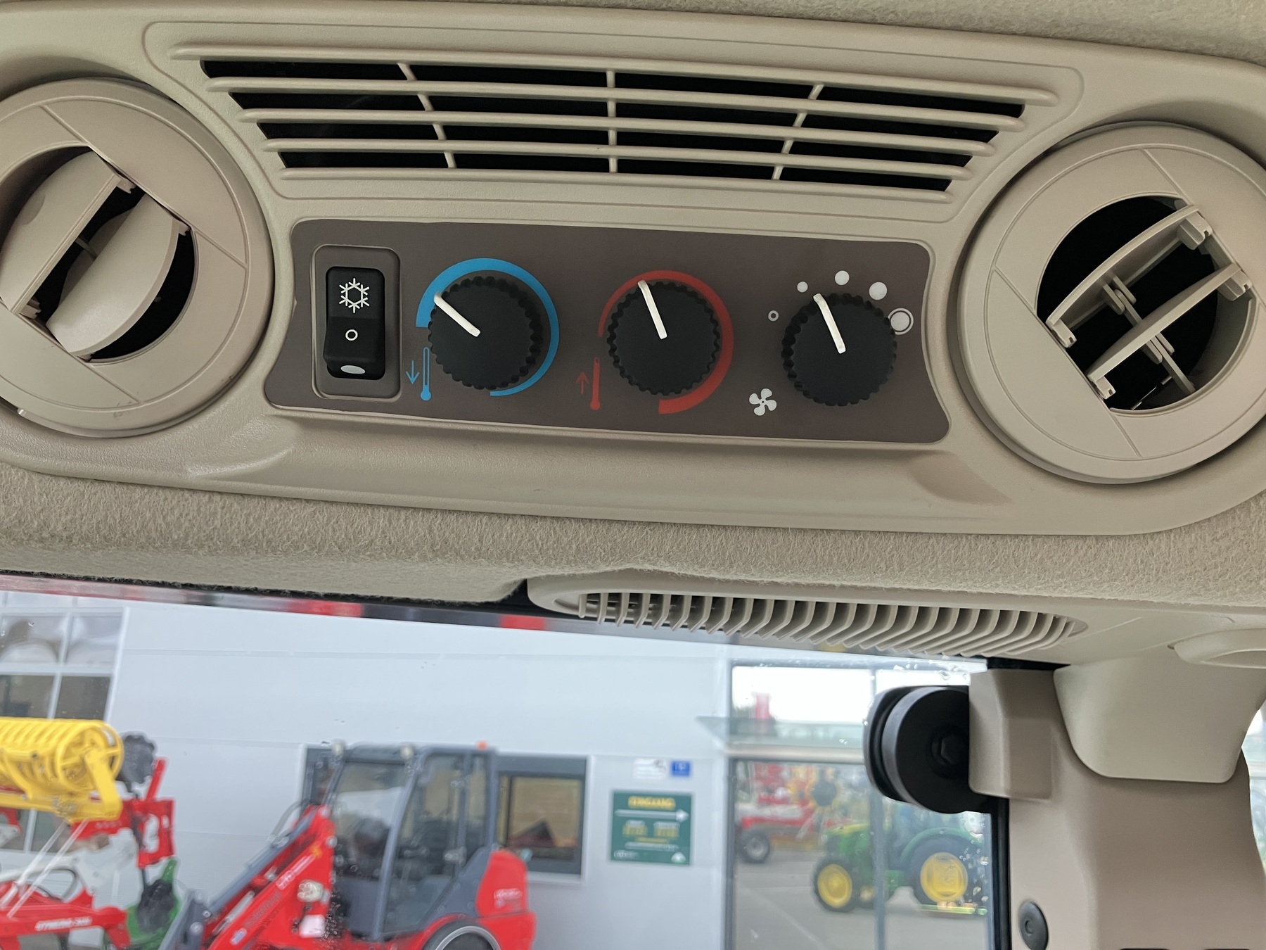 John Deere 5067E 6853205294885888517 © GM Bilder