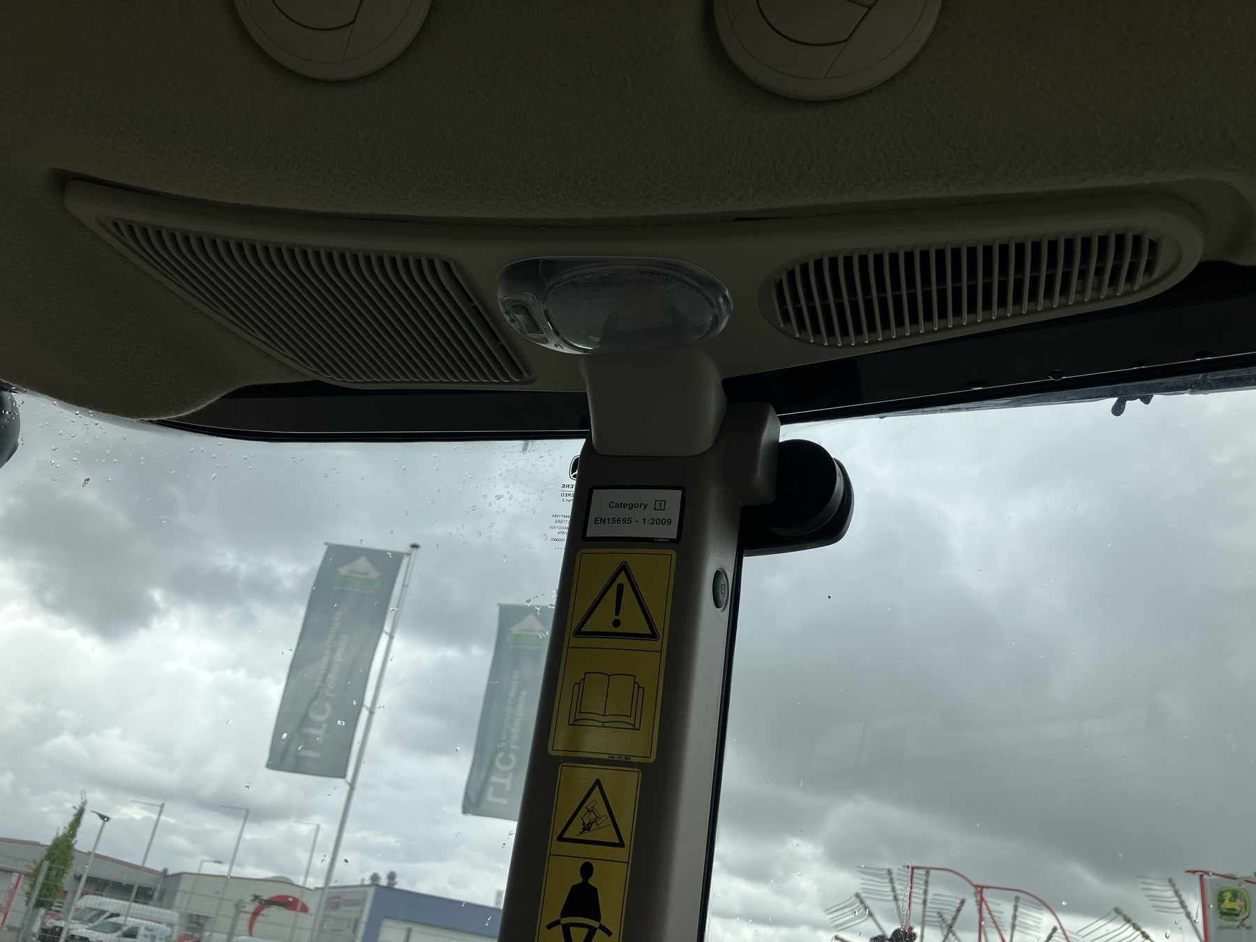 John Deere 5067E 6853205294885888519 © GM Bilder