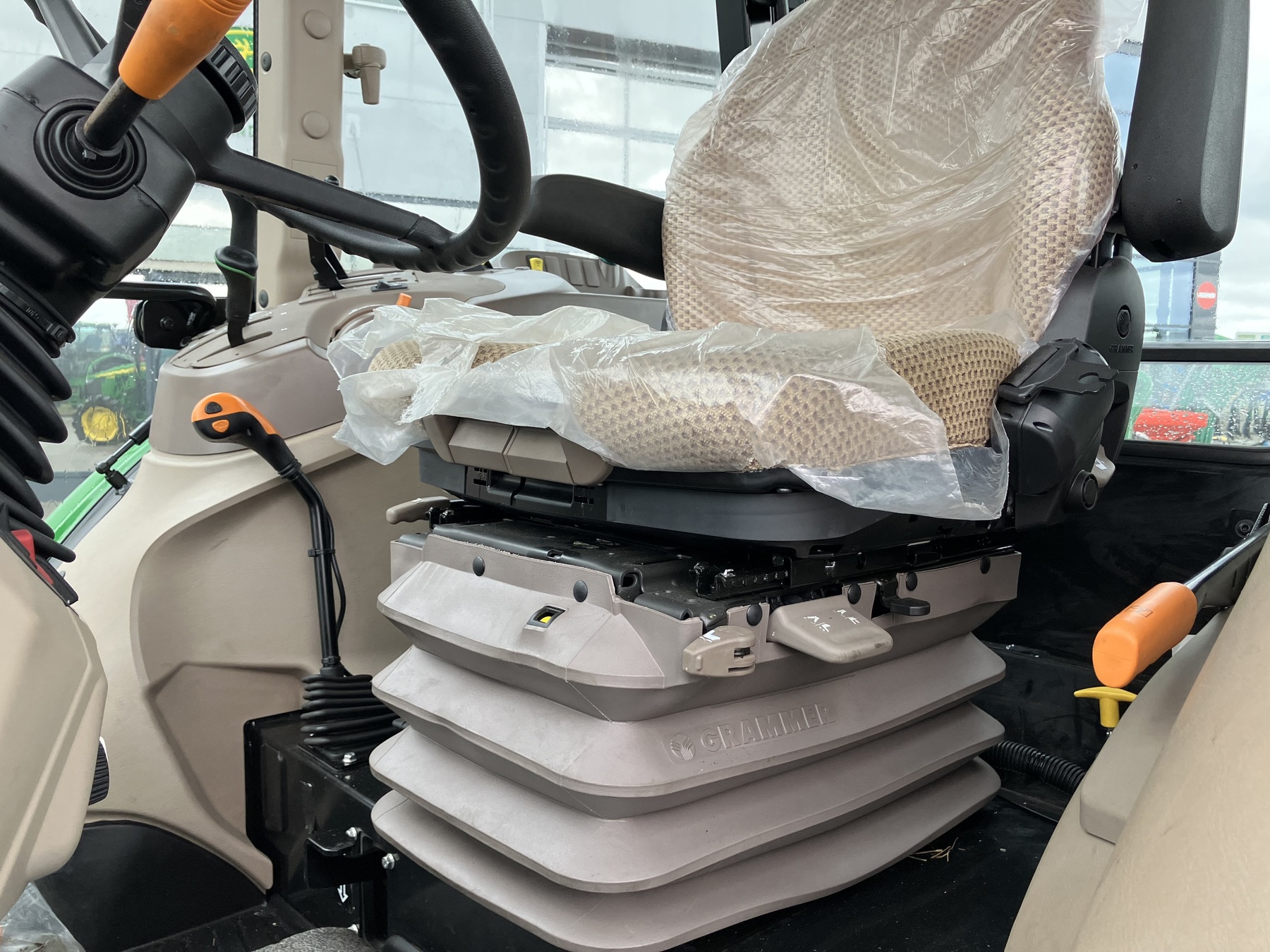 John Deere 5067E 6853205294885888522 © GM Bilder