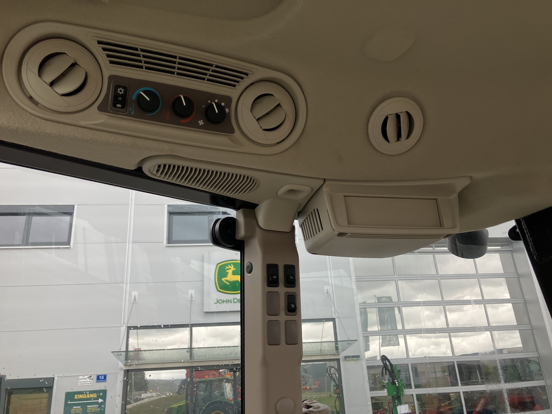 John Deere 5067E 6853205294885888523 © GM Bilder