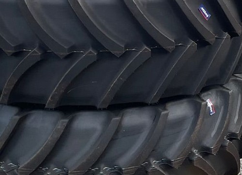 John Deere 480/65 R24  u.  540/65 R38 65062863007630167 © GM Bilder