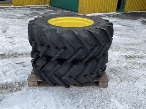 Trinker John Deere/Michelin Agribib 2 380/85R24 6608145728151 © GM Bilder
