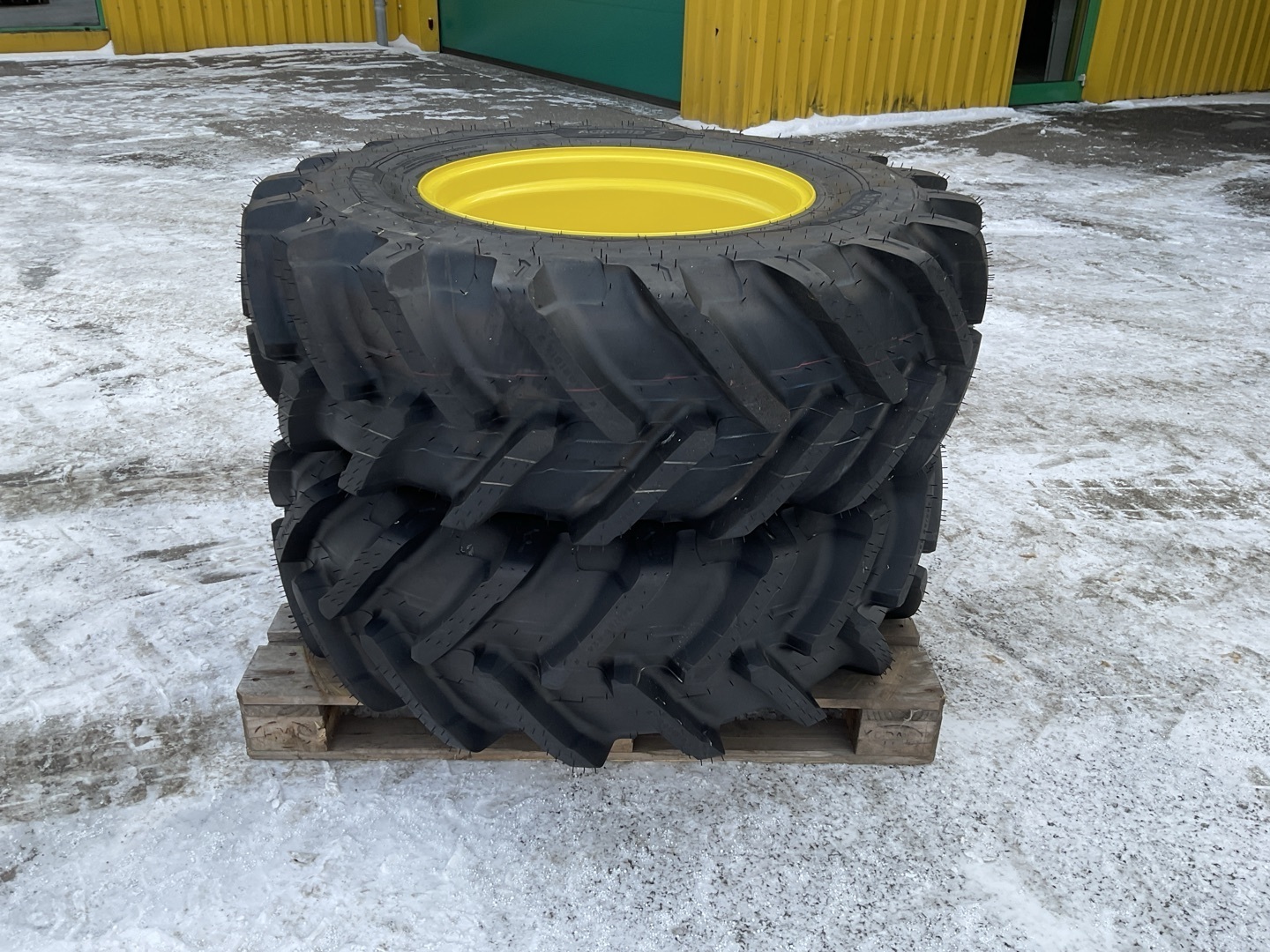 Trinker John Deere/Michelin Agribib 2 380/85R24 6608145728151 © GM Bilder