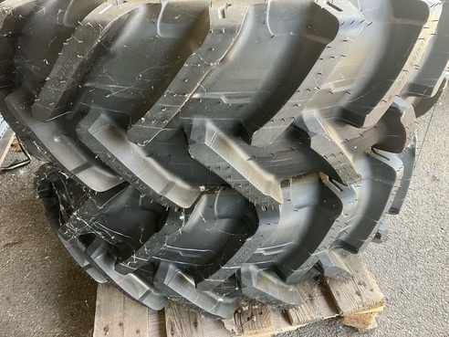 Trinker John Deere/Michelin Agribib 2 380/85R24 6608145728158 © GM Bilder