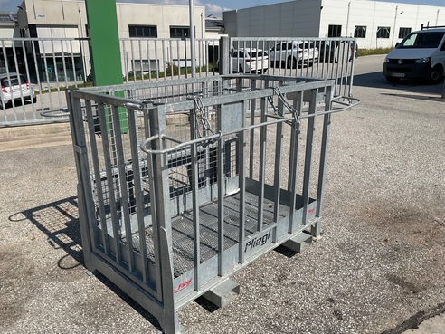 Fliegl Arbeitsbühne mit seitlichem Eingang vollverzinkt 660839073471 © GM Bilder