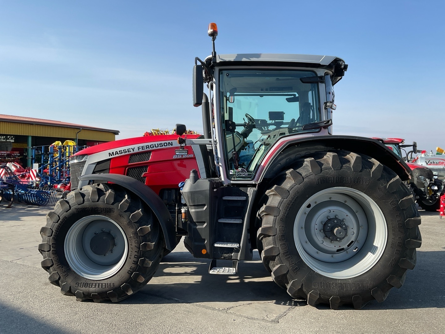 Massey Ferguson 8S.205 662629936787389338 © GM Bilder