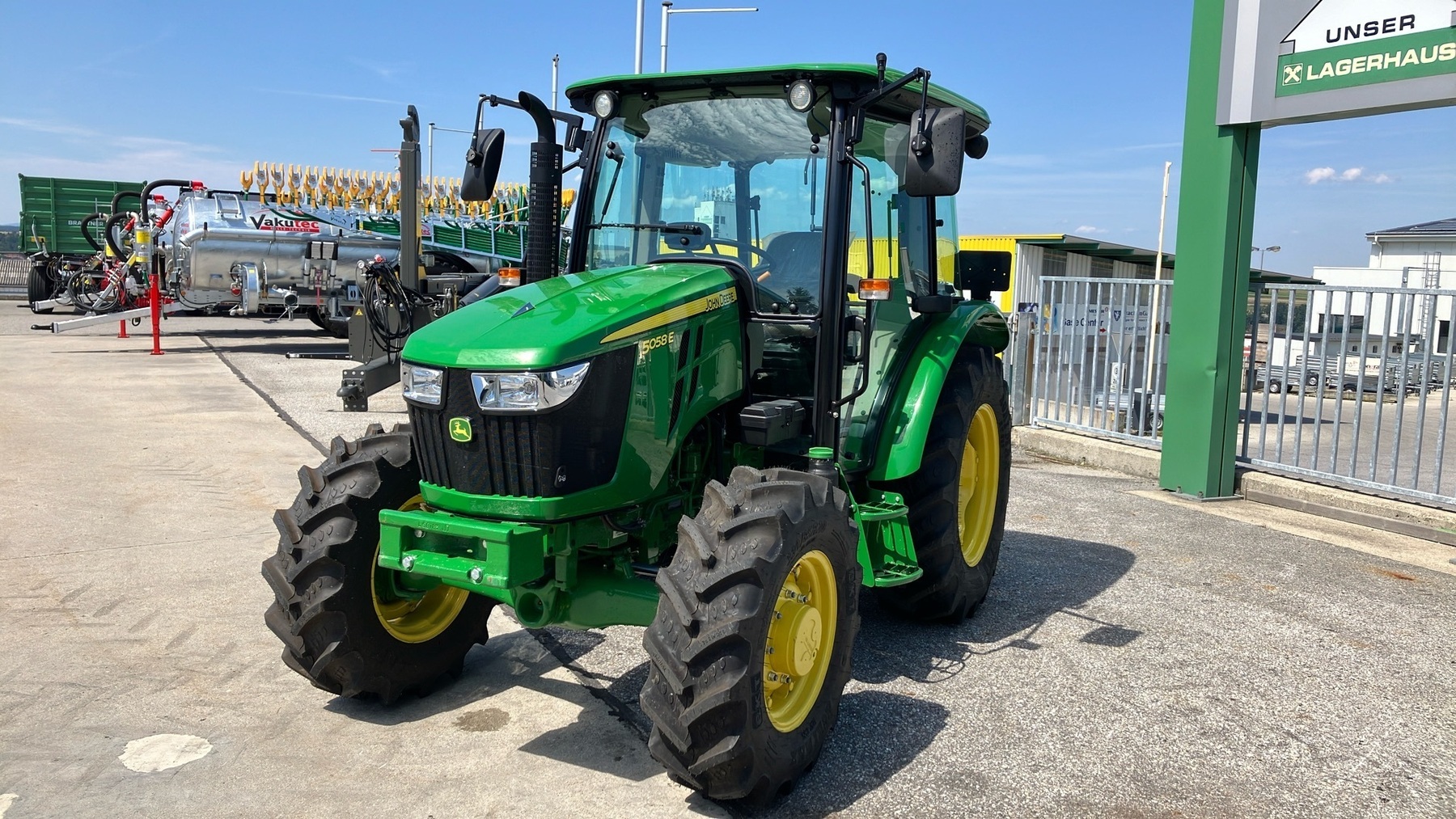 John Deere 5058E 664342256226880 © GM Bilder