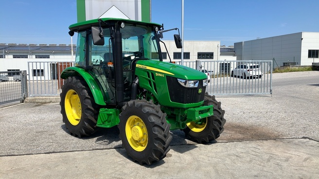 John Deere 5058E 664342256226881 © GM Bilder