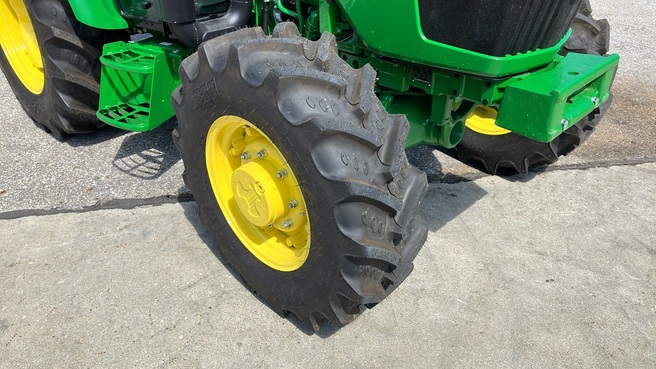 John Deere 5058E 6643422562268814 © GM Bilder