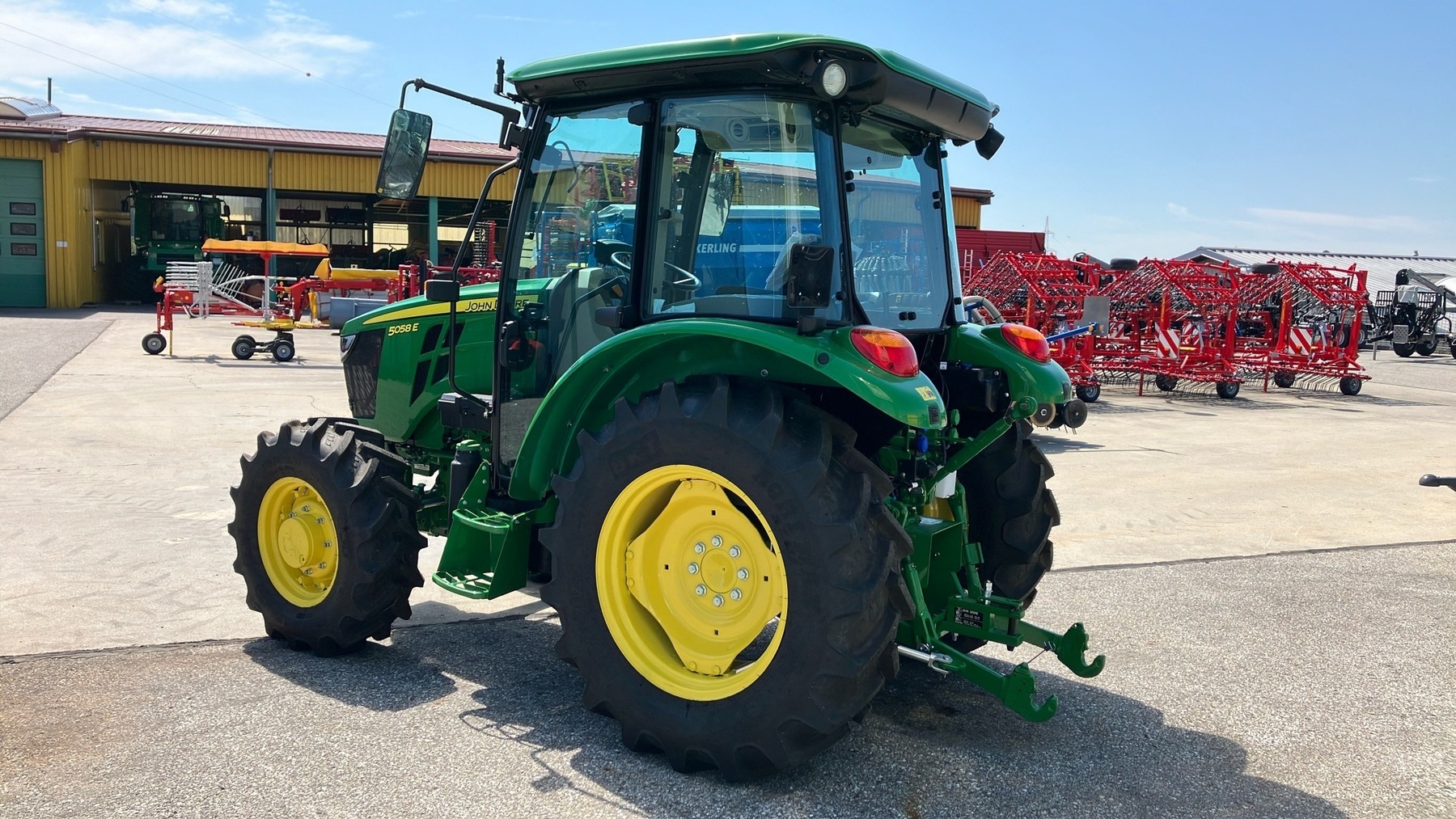 John Deere 5058E 664342256226883 © GM Bilder