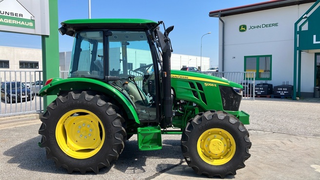 John Deere 5058E 664342256226886 © GM Bilder