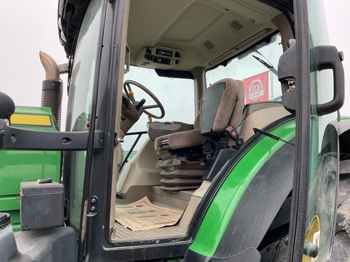 John Deere 6210R 666020790890824 © GM Bilder