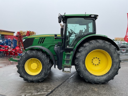 John Deere 6210R 666020790890828 © GM Bilder