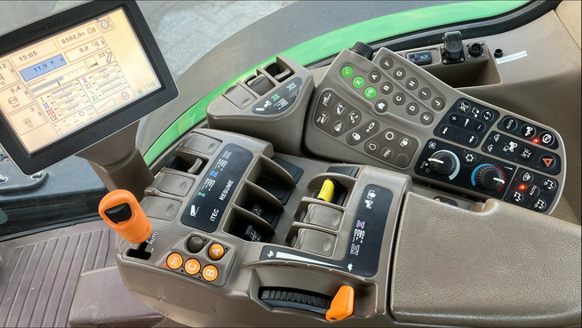 John Deere 7230R 67314926381539822 © GM Bilder