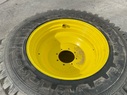 John Deere 440/80 R34  und 420/65 R24 67358250960973 © GM Bilder