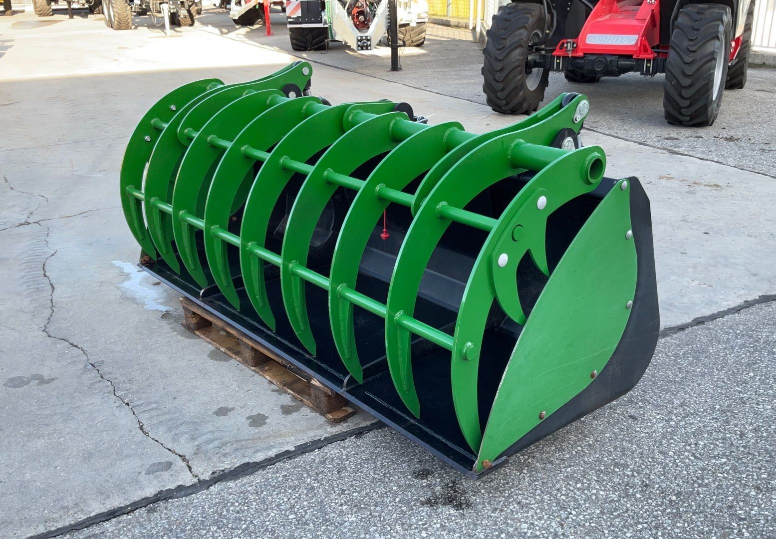 Diverse Greifschaufel 2,4 m 6748180093074310 © GM Bilder