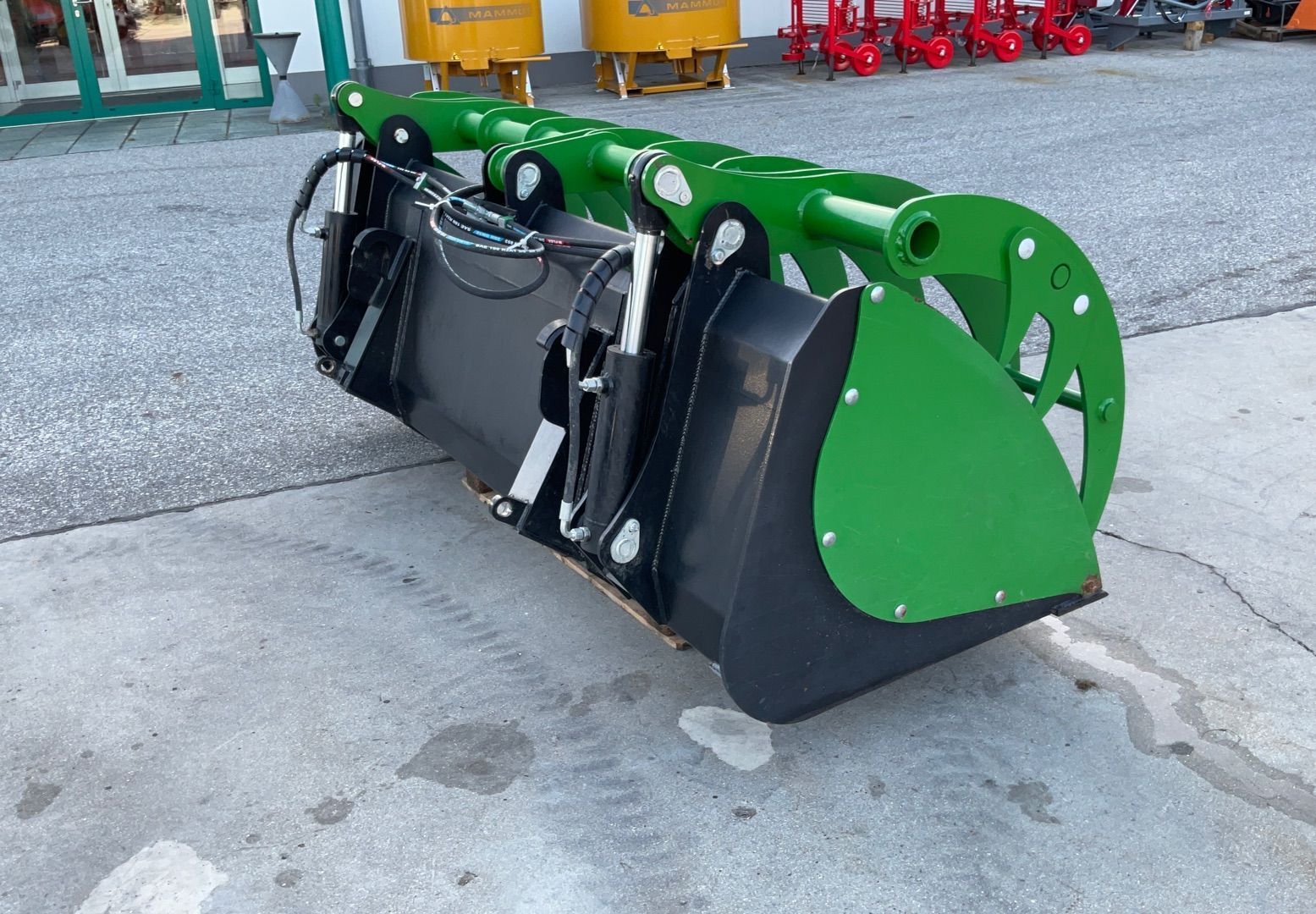 Diverse Greifschaufel 2,4 m 6748180093074312 © GM Bilder